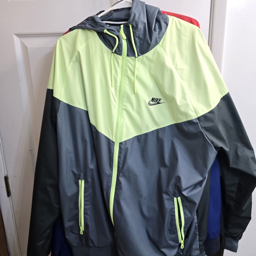 Nike wind runner